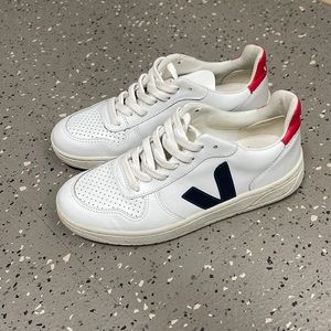 VEJA Women’s sneakers- size 5